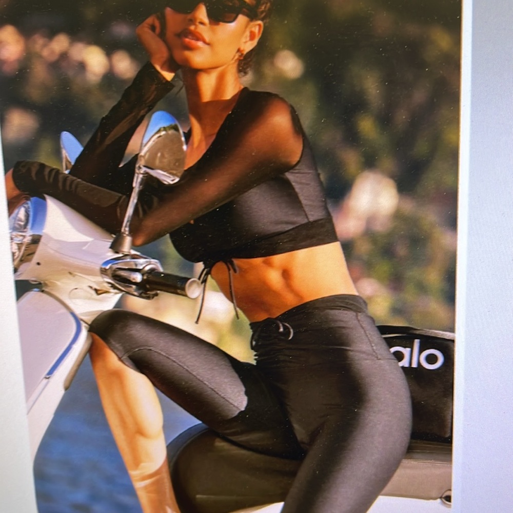ALO Yoga Black High-Waist Capri